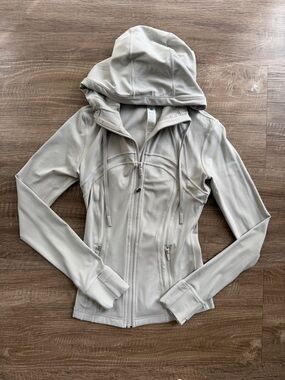 LULULEMON light grey hooded define jacket